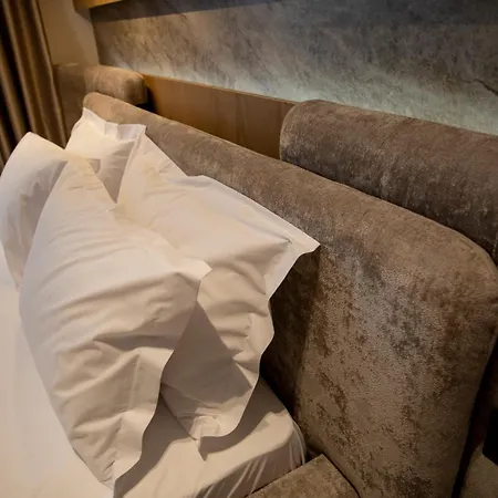 Hotel Five