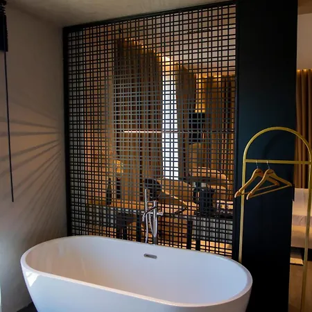 Hotel Five *