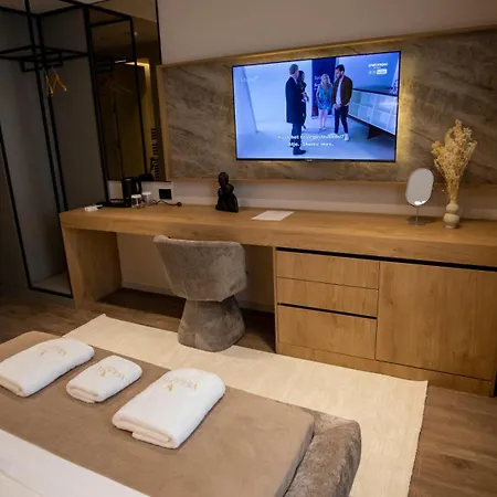 Five 호텔 Lushnjë